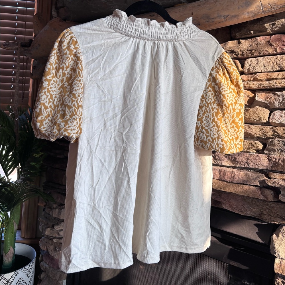 VOY MEDIUM Women's Cream Top with Gold Patterned Sleeves (B5526) - Picture 2 of 7